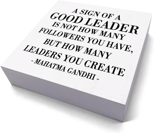 Inspirational A Sign of A Good Leader Desk Decor Wooden Box Sign Office Decor Rustic White Wood Block Plaque Box Sign for Leader Boss Mentor Home Office Desk Shelf Table Decoration Leadership Gift