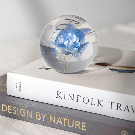 Real Blue Hydrangea Paperweight - Home Decor Crystal Resin Ball 3.14in (80mm) - Clear Blue Hydrangea Flower Globe for Special Days - Sphere Figurine Office Paperweight w/Flat Bottom