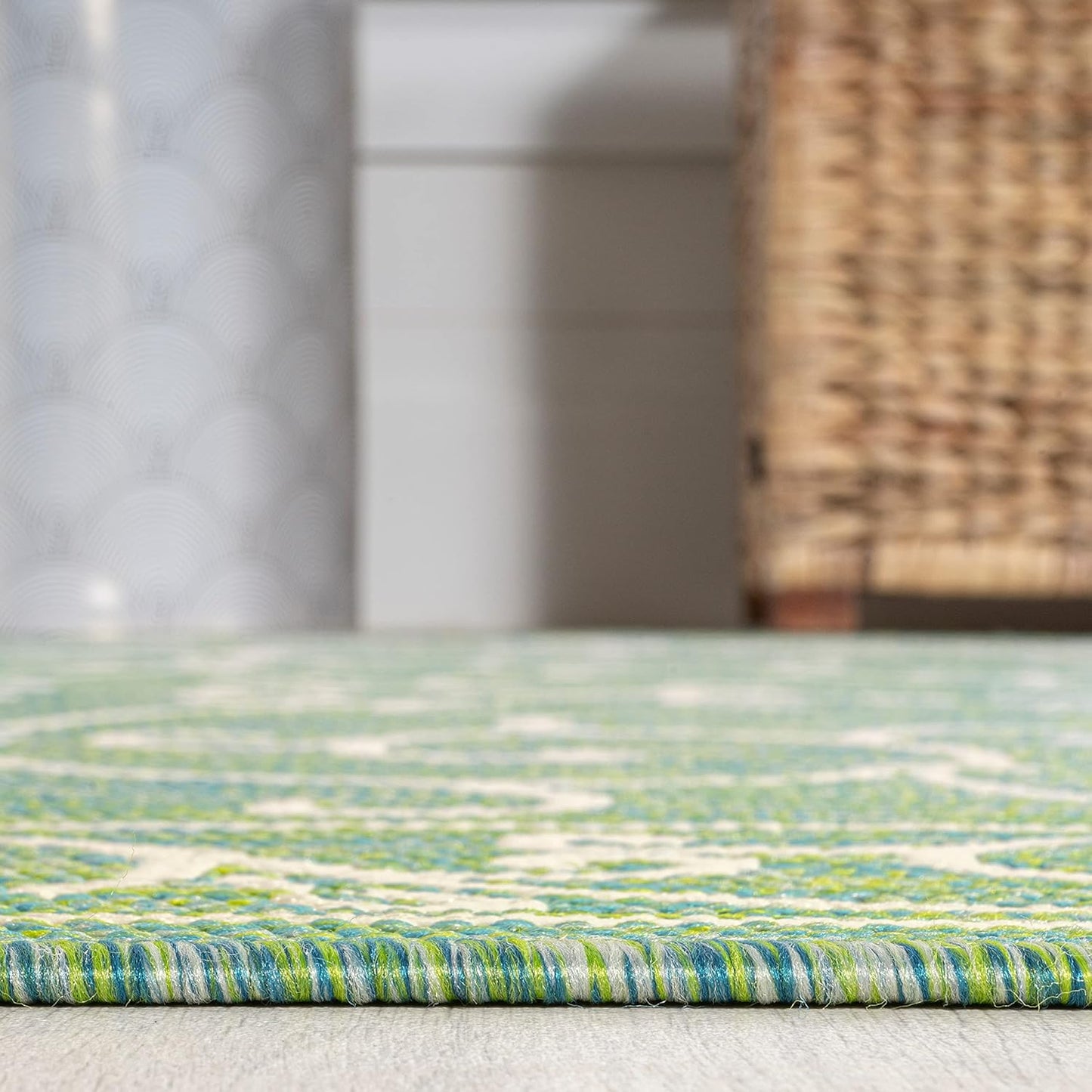 JONATHAN Y SMB106K-5R Charleston Vintage Filigree Textured Weave Indoor Outdoor Area Rug, Bohemian Coastal Classic Easy Cleaning,Bedroom,Kitchen,Backyard,Patio,Non Shedding, Green/Ivory, 5' Round