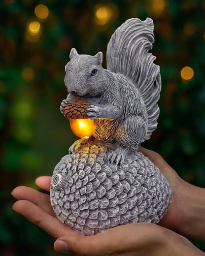 Solar Garden Statue – Hand-Painted Resin Squirrel on Pinecone with Glowing LED Acorn – Charming Yard, Patio & Balcony Decor – Gift for Mom, Grandma & Garden Lovers