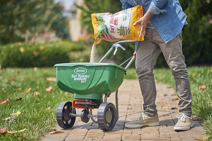 Scotts Turf Builder WinterGuard Fall Weed & Feed3, Weed Killer Plus Fall Fertilizer, 5,000 sq. ft., 14.29 lbs. (2-Pack)