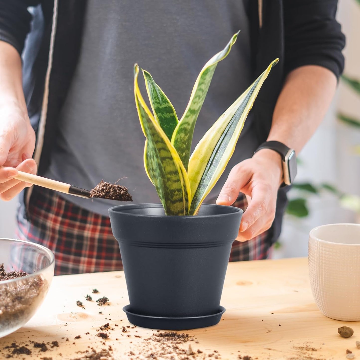 6 inch Nursery Pots, 16 Pack Plastic Plant Pots for Indoor Outdoor Plants, Flower Pots with Drainage Holes and Saucers, Decorative Seedling Starter Planters for House Plants, Black