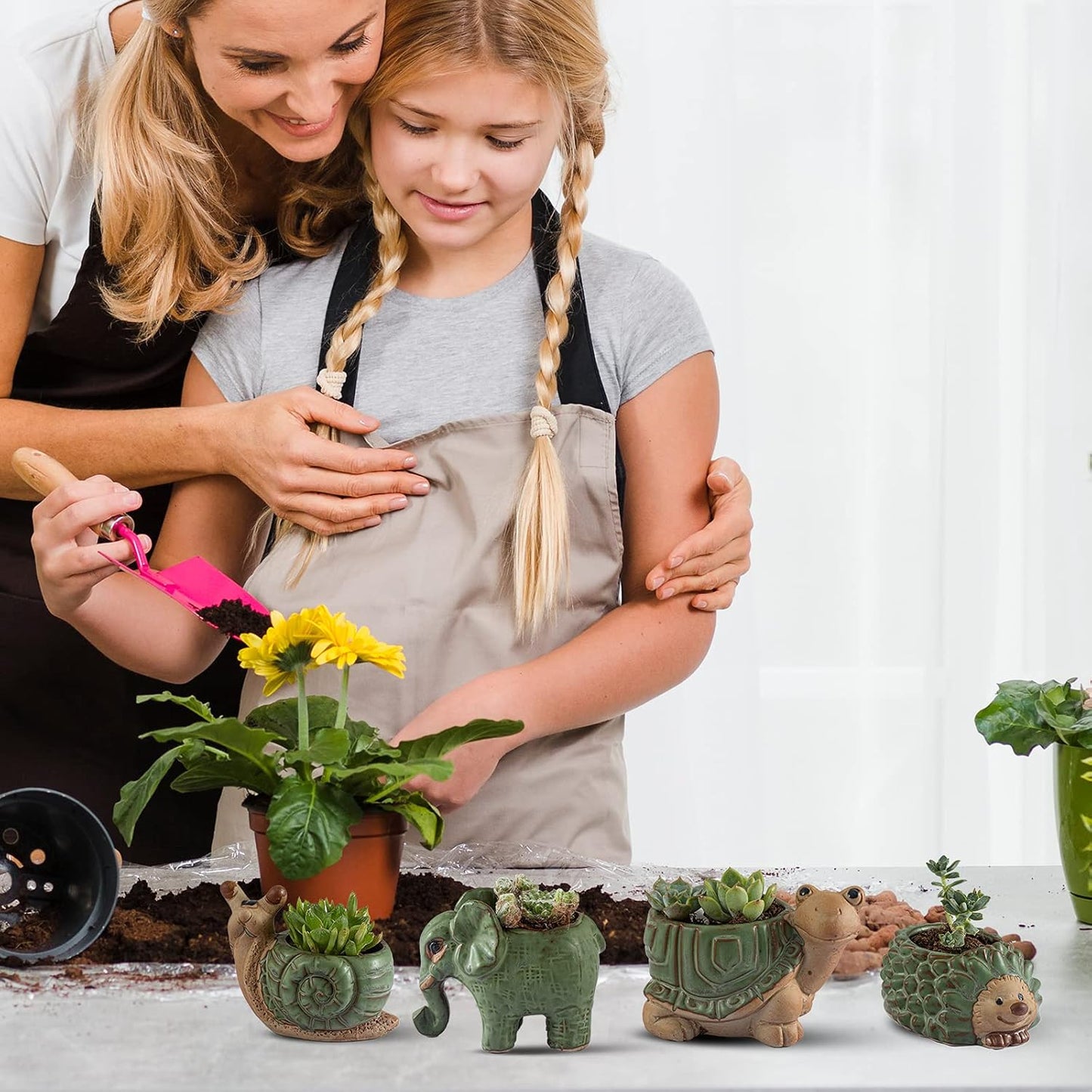 Small Succulent Pots with Drainage, Indoor/Outdoor Ceramic Animal Planter, Cute Cactus/Bonsai Small Flower Pots for Home Decor and Office Desk Decoration, A Set of 4 Pieces is Suitable as A Gift