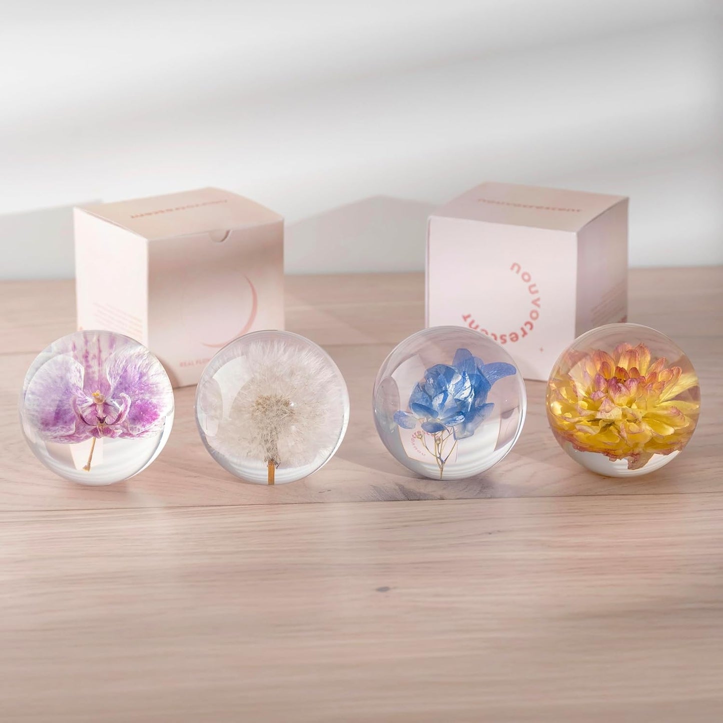 Real Blue Hydrangea Paperweight - Home Decor Crystal Resin Ball 3.14in (80mm) - Clear Blue Hydrangea Flower Globe for Special Days - Sphere Figurine Office Paperweight w/Flat Bottom