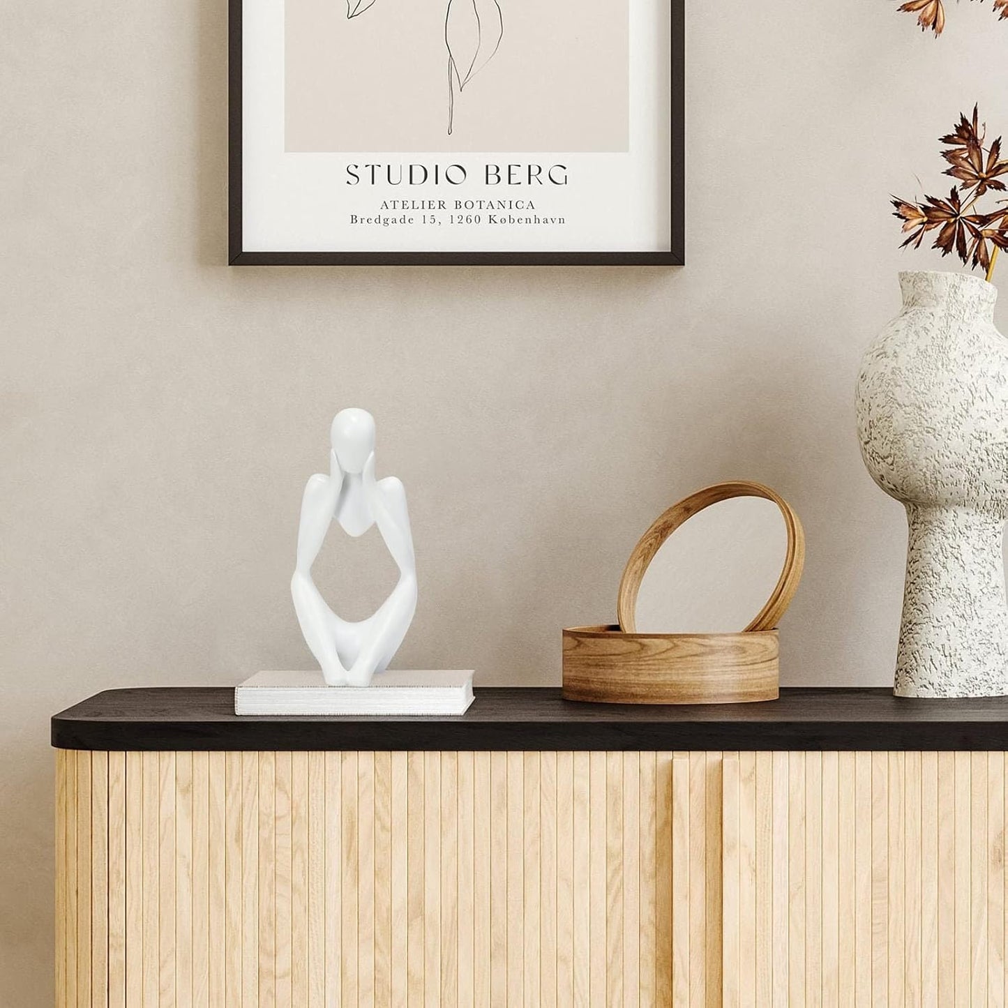 INNOLITES Resin Statue Thinker Style Decoration Abstract Sculptures Collectible Figurines for Home Decor Modern Office Shelf Desktop（White Focus）