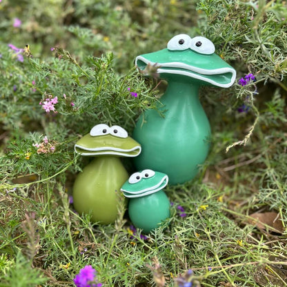 H&Zebrabro Big Mouth Frog Figurines Set of 3 for Garden Decoration, Waterproof Resin Indoor Outdoor Garden Decors, Cute Yard Frog Family Statues