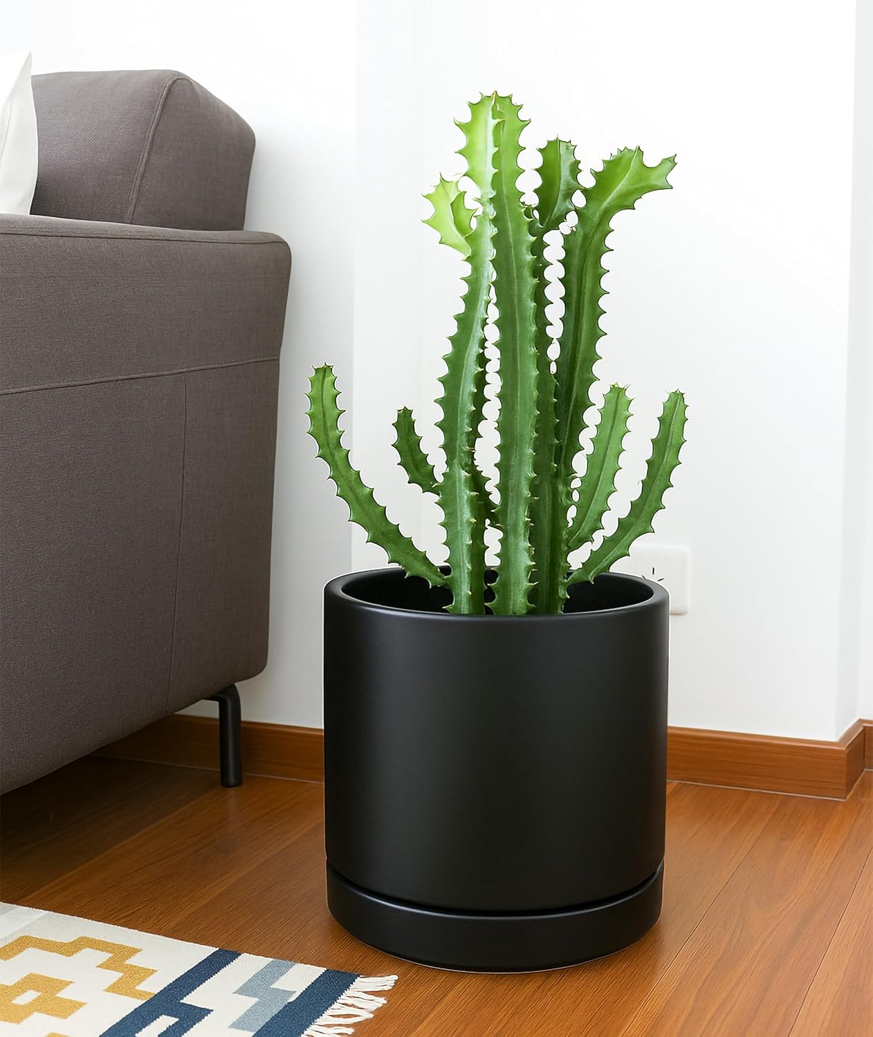 D'vine Dev 6 Inch & 8 Inch & 10 Inch, Set of 3 Round Ceramic Planter Pot with Drainage Hole and Saucer, Black, 94-T-L-2