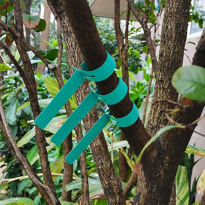 200 Pcs Green Plastic Plant Tags with a Marker Pen, Wrap Around Hanging Tree Tags Nursery Garden Labels Waterproof Nursery Garden Stakes, 2x20cm