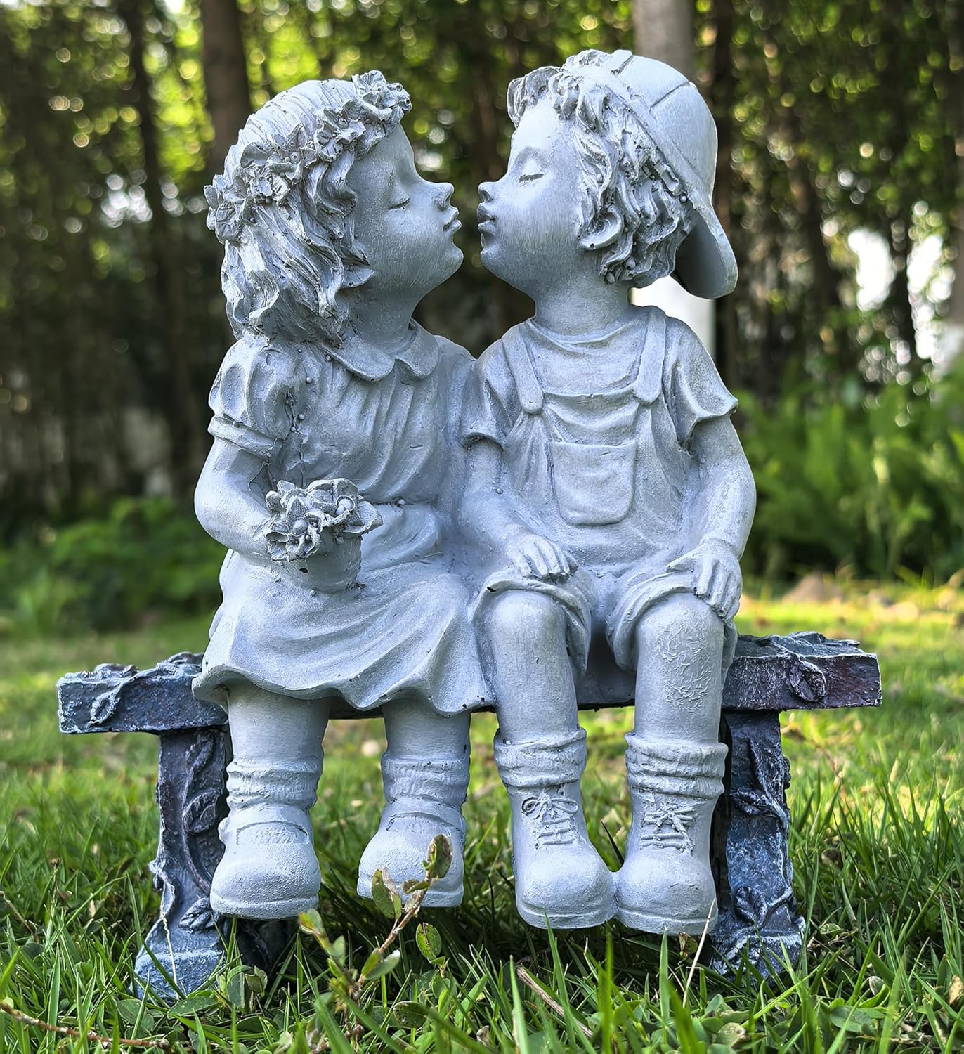 Garden First Kiss Outdoor Statue Decorative, Flower Bed Decor Puppy Love Kissing Couple,Boy and Girl Kissing Garden Figurine for Yard Patio Art